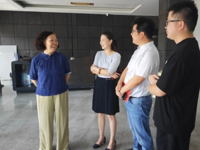 南湖區(qū)人大常委一行到我司調(diào)研基層文化社團(tuán)建設(shè)工作